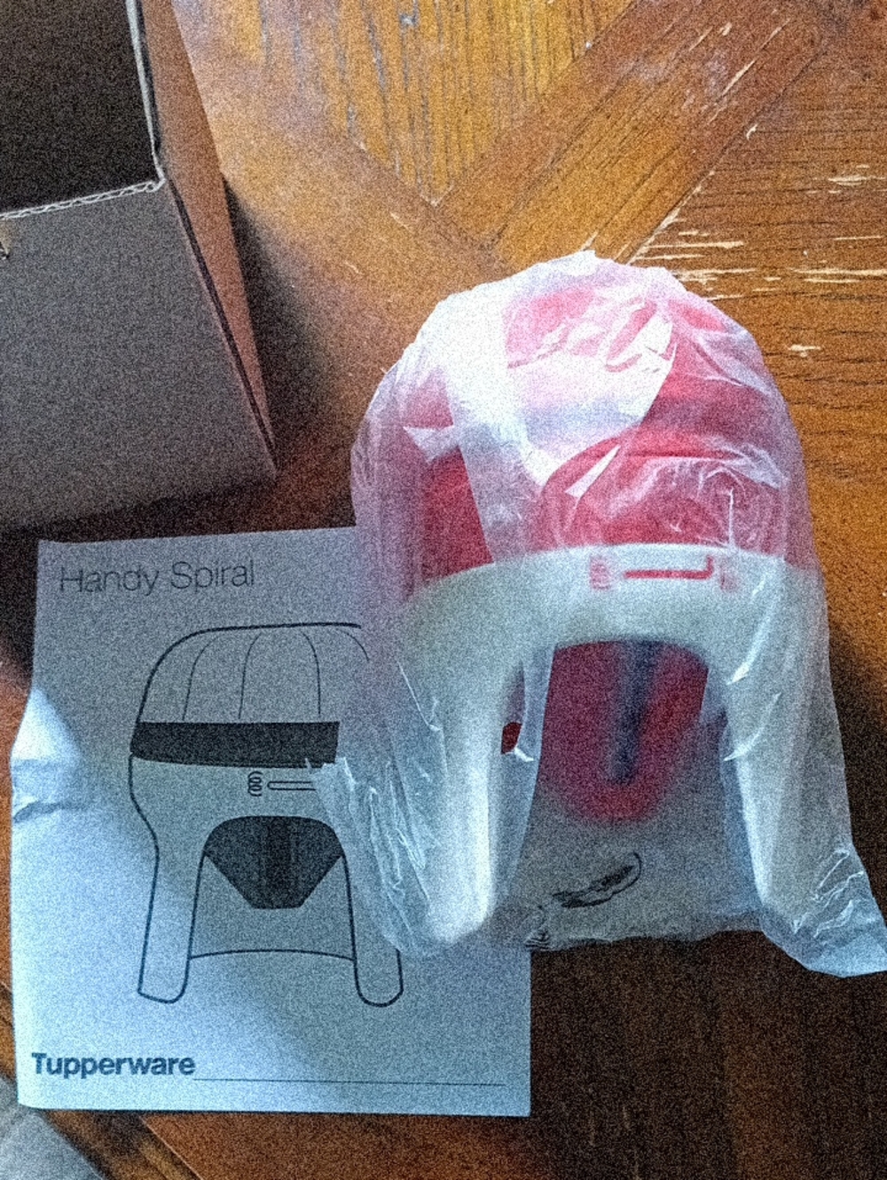 Tupperware Pink and White Handy Spiral Kitchen Tool